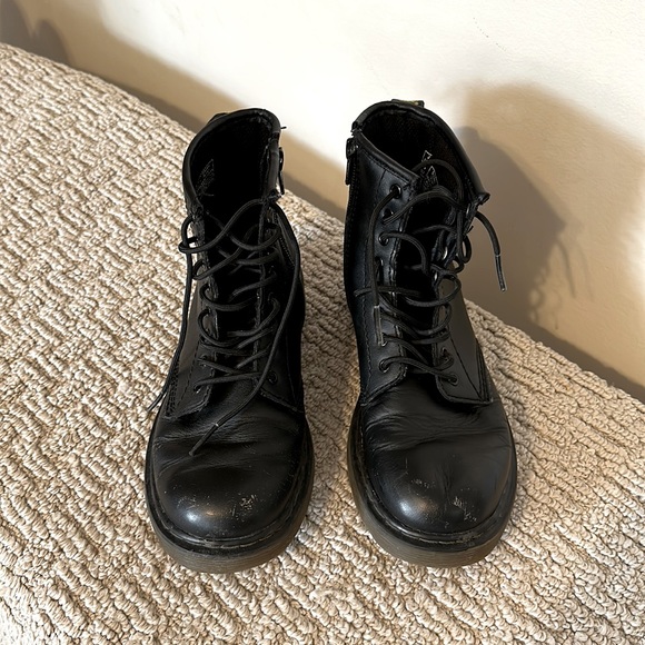 Dr. Marten’s YOUTH 1460 SOFTY T LEATHER LACE UP BOOTS - Picture 2 of 10